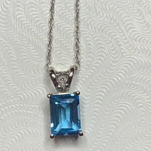 10kt White Gold Blue Emerald Cut TopazPendant Necklace! Pretty